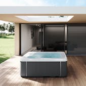 Profile: an infinity swimming pool effect in a Hot Tub