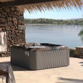 J-235™ Tina de hidromasaje clásica con asiento tipo lounge