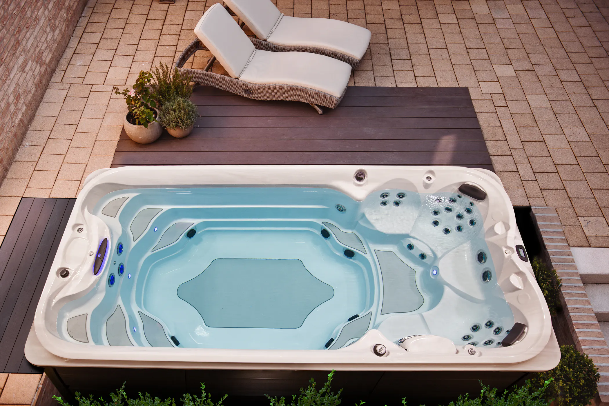 J-16 Jacuzzi&reg; PowerActive&reg;