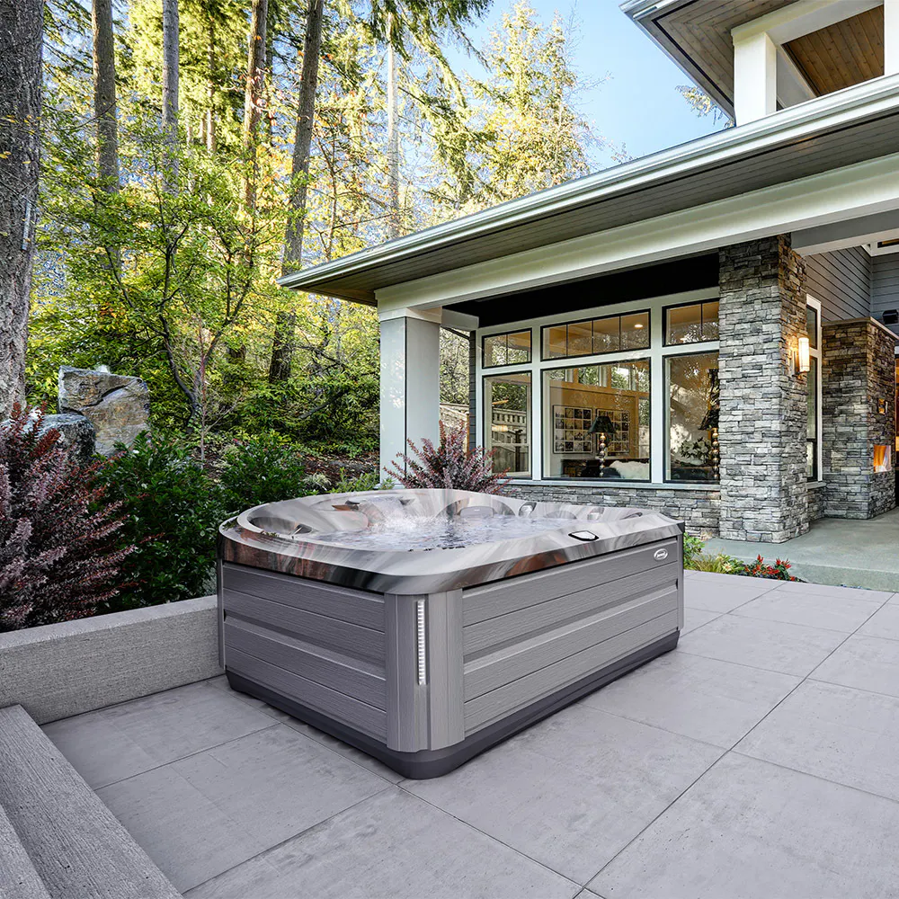 J-485™ Designer Hot Tub with Open Seating | Jacuzzi®