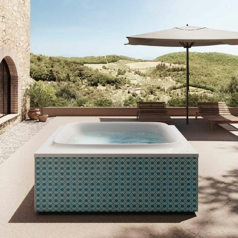 Skylounge®: Kompakte Whirlpool Badewanne für Draußen