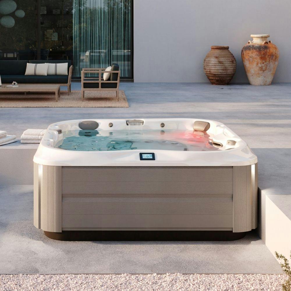 J-375&trade; SPA DE HIDROMASSAGEM COMFORT COM O MAIOR ASSENTO LOUNGE