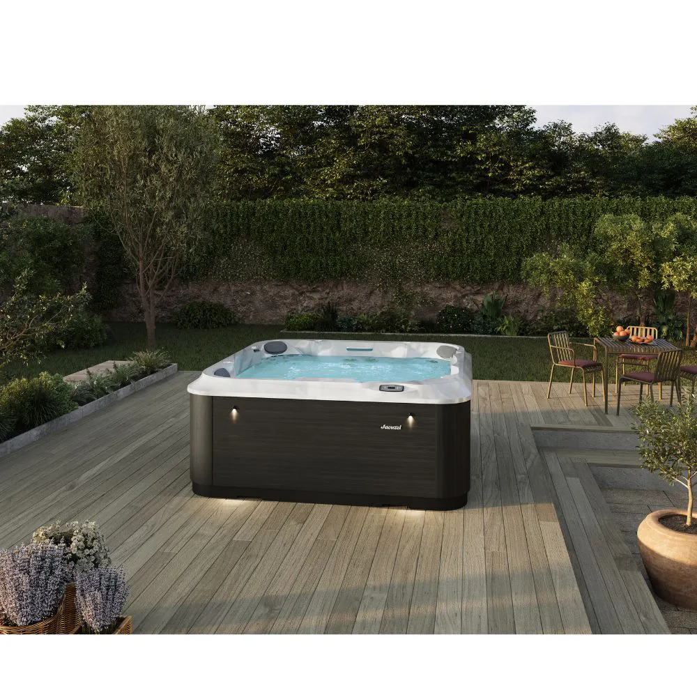 J-204™ with spacious lounge seat
