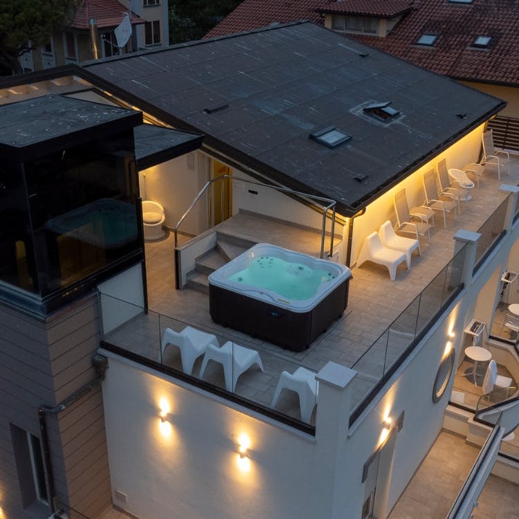 Lodge+ M Holiday Park Hot Tub