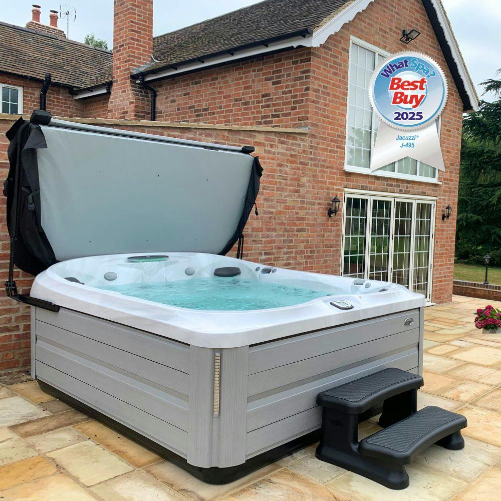 J-495&trade; Spacious Designer Entertainer's Hot Tub