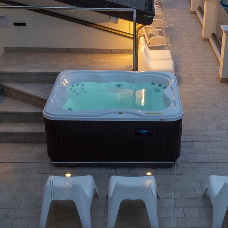 Lodge+ M Holiday Park Hot Tub