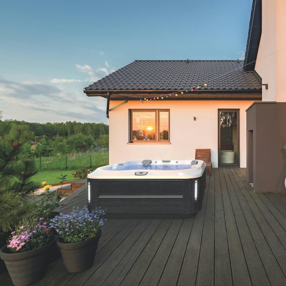 J-355™ BUBBELBAD MET COMFORT LOUNGEZITTING EN COOLDOWN-ZITTING